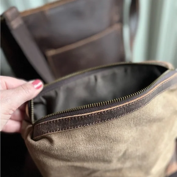 Classic Brown Leather Bag - Picture 11 of 12